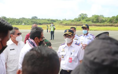 Menteri Kelautan dan Perikanan RI tiba di Bandara Mathilda Batlayeri