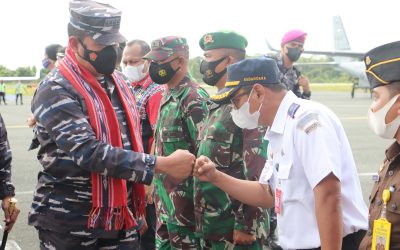 Kepala Staf Angkatan Laut Tiba di Bandara Mathilda Batlayeri