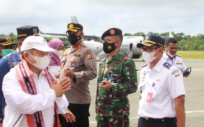 Menteri PPN / Bappenas RI tiba di Bandara Mathilda Batlayeri